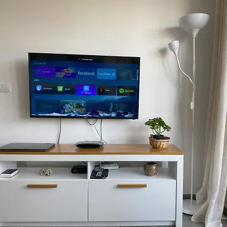Apartment Hanah - Gjiri Lalzit Lura 3 *